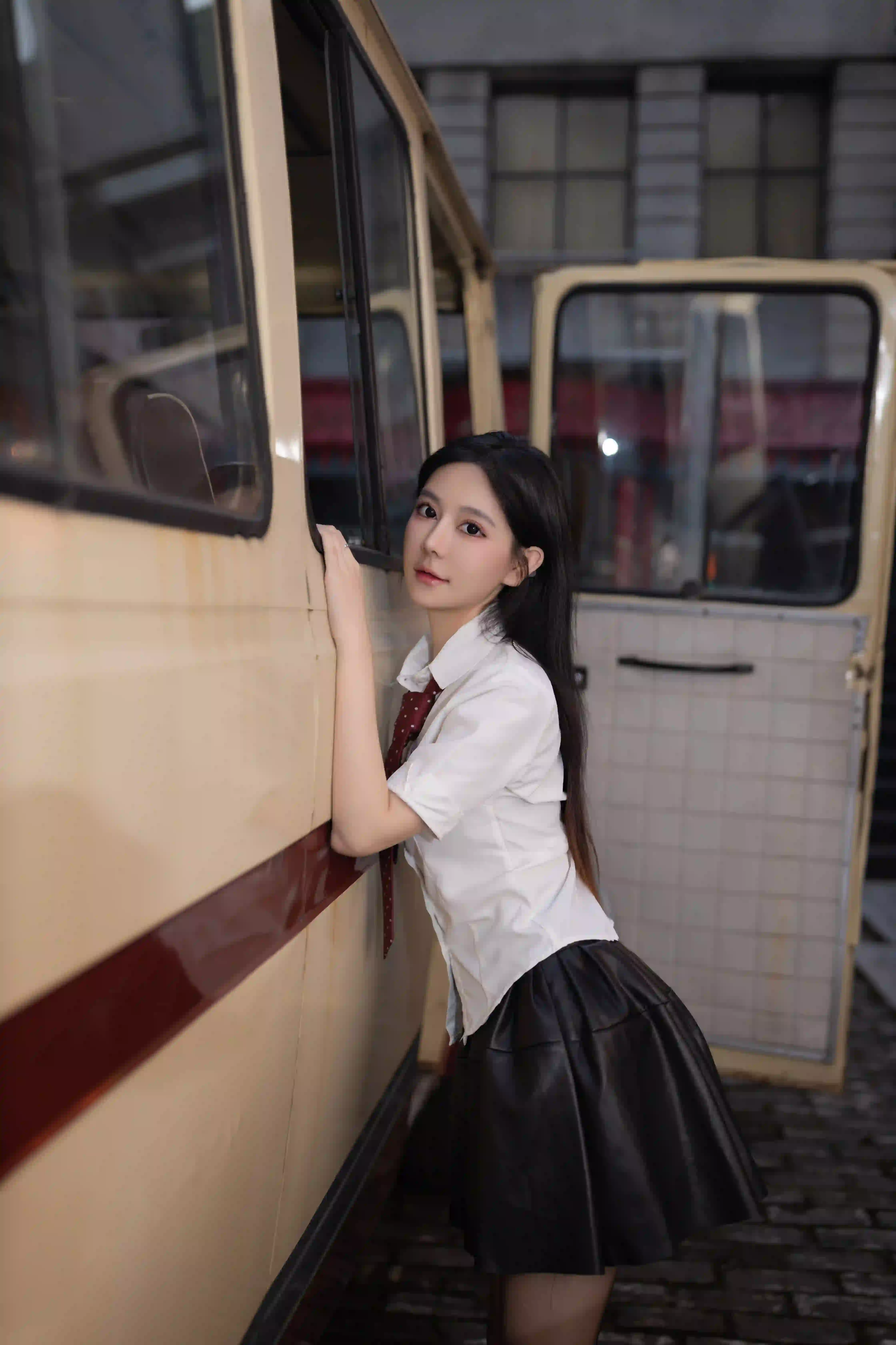 谢小蒽 NO.041 内购无水印 7957 大巴上被尾随迷晕 [100P 1.37 GB] - 第1张