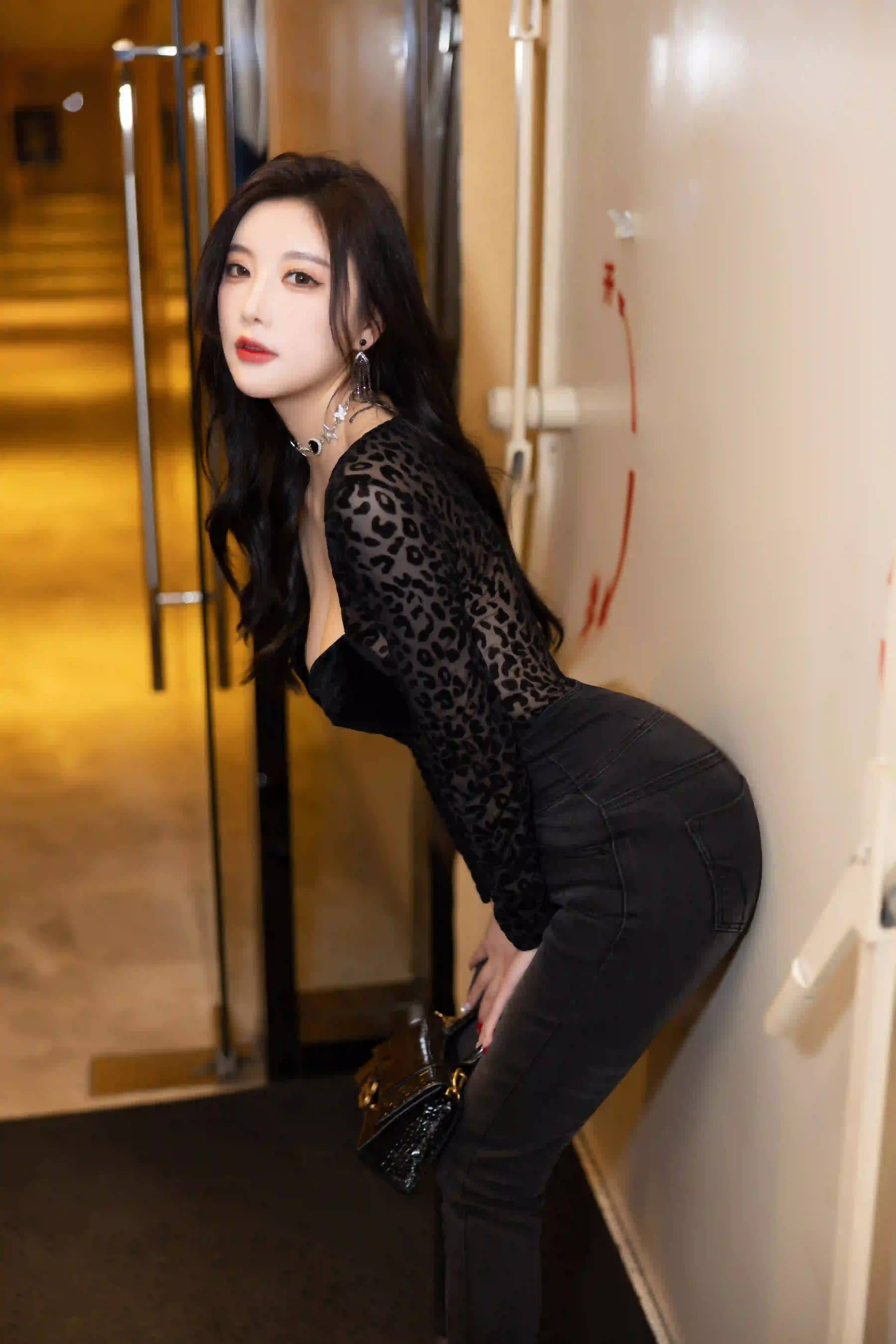 杨晨晨 NO.037 内购无水印 1216 黑色牛仔裤 [100P 864.42 MB] - 第3张