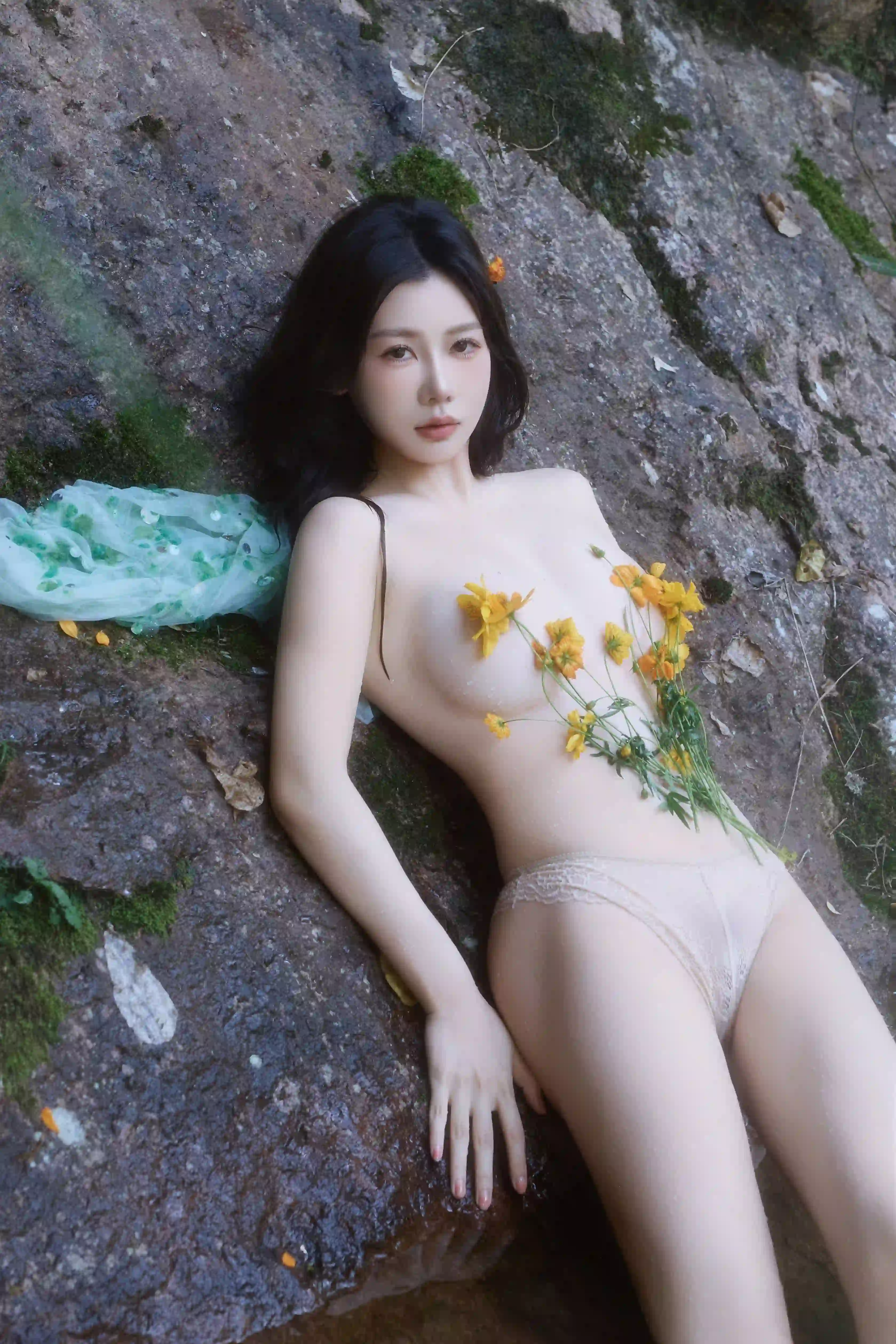 尹甜甜 NO.002 内购无水印 溪水边 [74P 1.65GB] - 第2张
